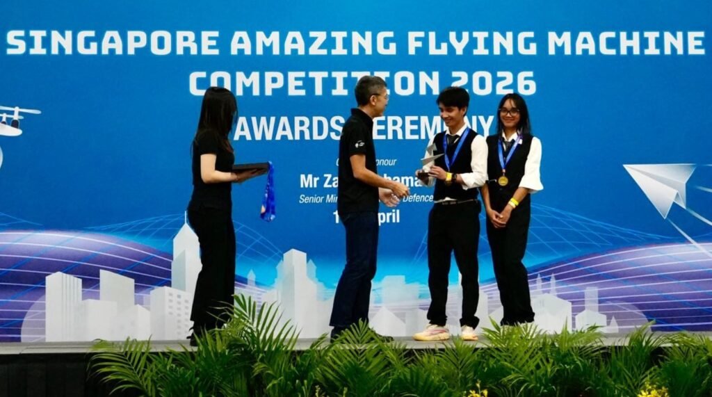 Mahasiswa ITB Guncang Dunia, Pakai Sarung Tangan Kontrol Drone