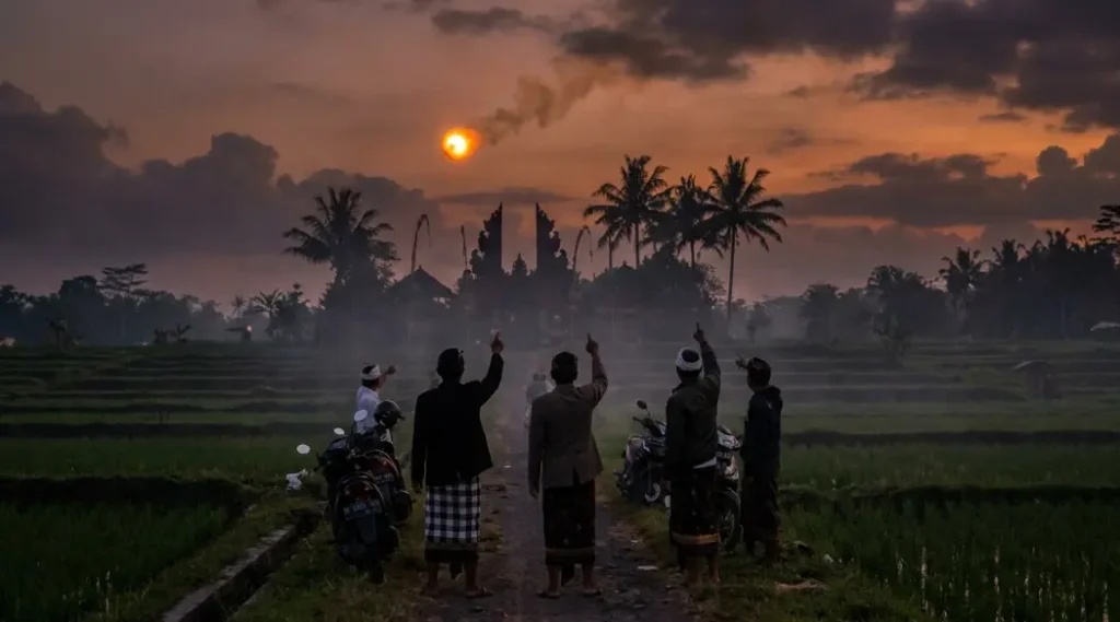 Fenomena Bola Api Misterius Gegerkan Warga Tabanan Bali