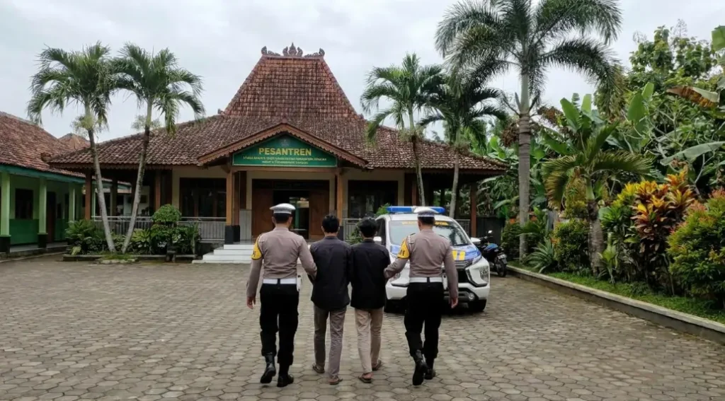 Polisi Tangkap Pimpinan & Guru Ponpes Bima Terkait Dugaan Asusila Santri