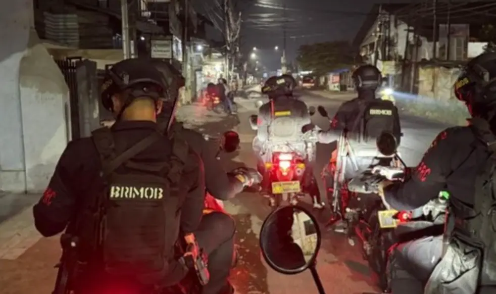Brimob Tangkap 18 Remaja Bawa Bom Molotov Hendak Tawuran di Bekasi