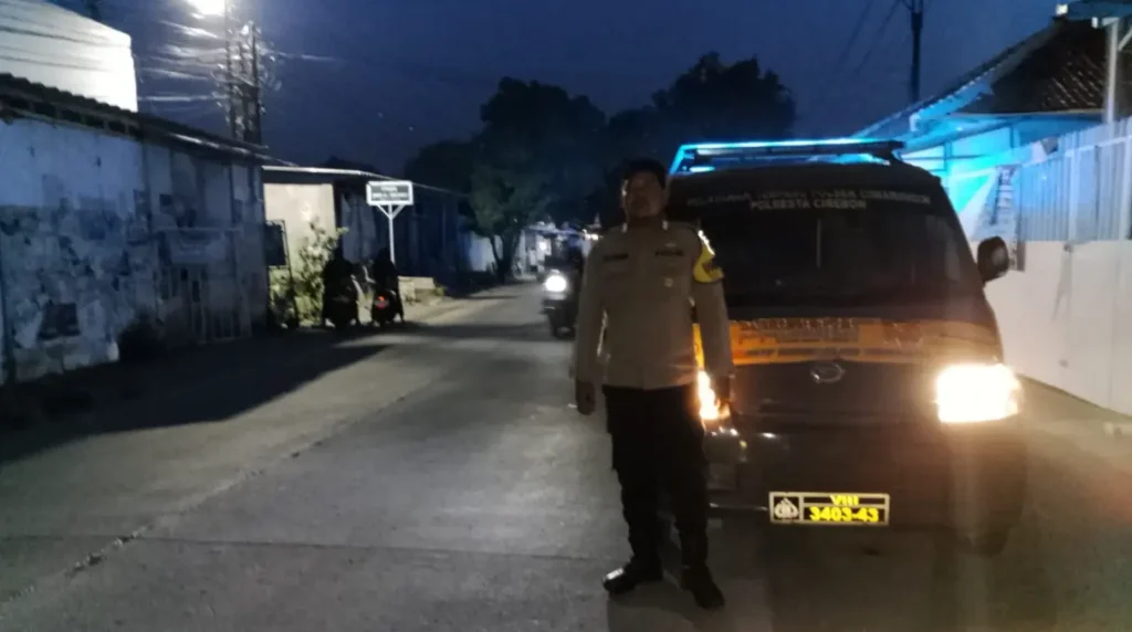 Polsek Ciwaringin Gelar Patroli Malam Jaga Keamanan Wilayah
