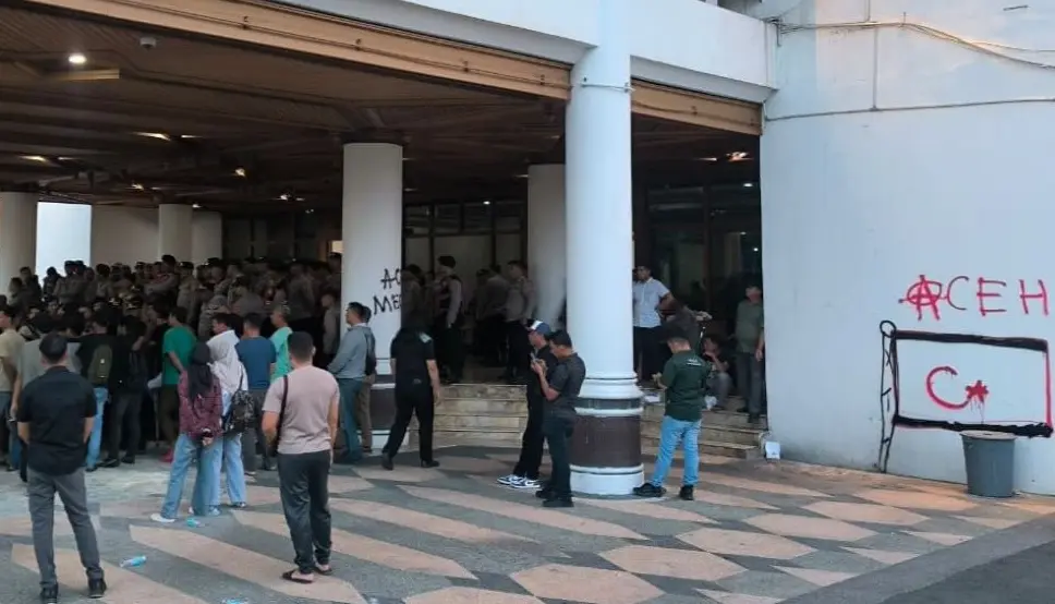 Massa Demo Korban Bencana Aceh Gambar Bendera Bintang Bulan!