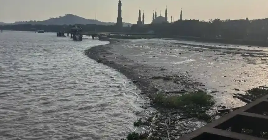 Debit Sungai Mahakam Surut Drastis, Pasokan Logistik Terputus dan Sembako di Hulu Meroket