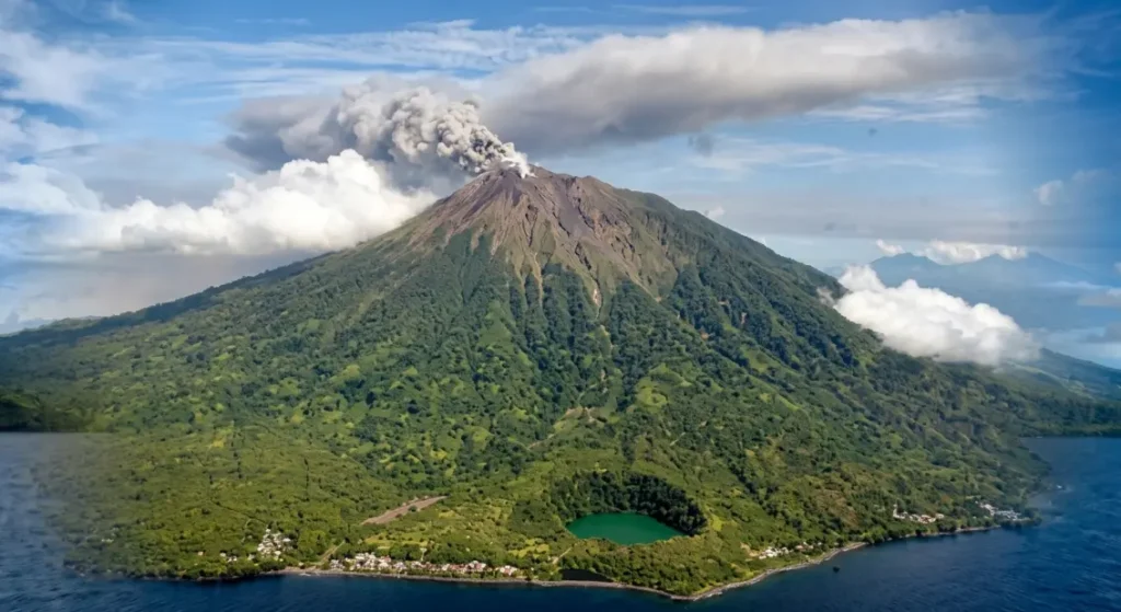 Guguran Lava Gunung Karangetang Meluas, Warga 3 Kampung Diminta Waspada