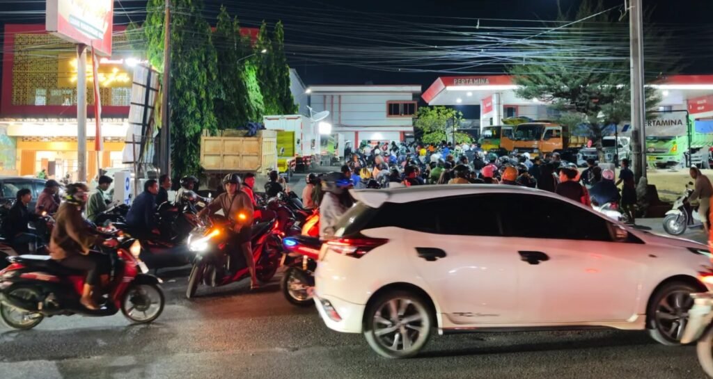 Imbas Antrean BBM Mengular, Siswa se-Makassar Dialihkan Belajar Daring Mulai 12 September!