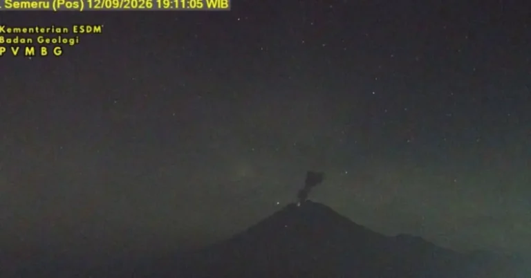 Gunung Semeru Erupsi 11 Kali pada Sabtu, Kolom Abu Capai 900 Meter