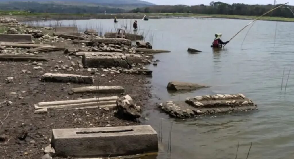 Air Waduk Gajah Mungkur Surut, Deretan Nisan Makam Lama Kembali Terlihat