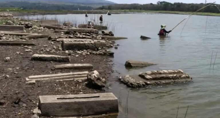 Air Waduk Gajah Mungkur Surut, Deretan Nisan Makam Lama Kembali Terlihat