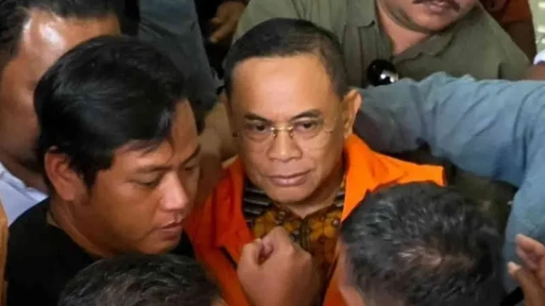Ilustrasi palu hakim di ruang sidang Pengadilan Tipikor Semarang saat pembacaan vonis Sudewo